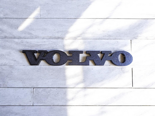 Logo Volvo et décorations